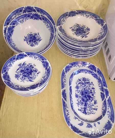 Набор посуды из гжели