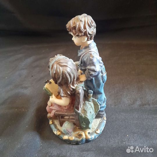 Редкая статуэтка мальчик с девочкой