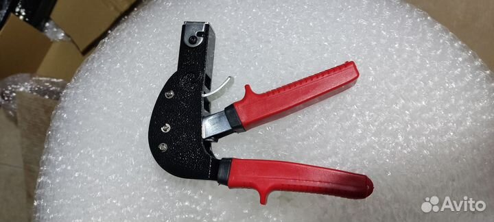 Пистолет для дюбелей Молли