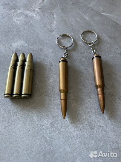 Зажигалка и брелок