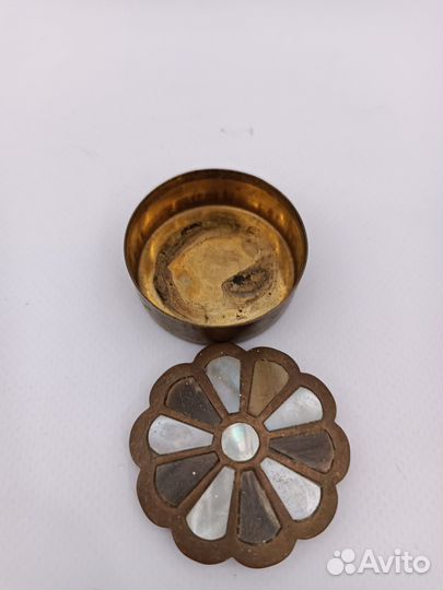 Таблетница шкатулка винтажная латунь перламутр выс