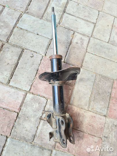 Стойка передняя левая Nissan максима A33 А33