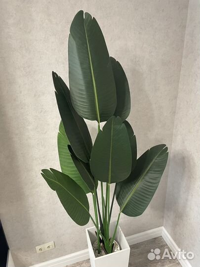 Искусственное дерево в горшке