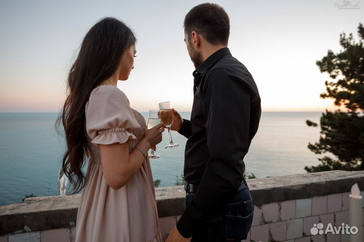 Свидание в старинном замке с видом на море