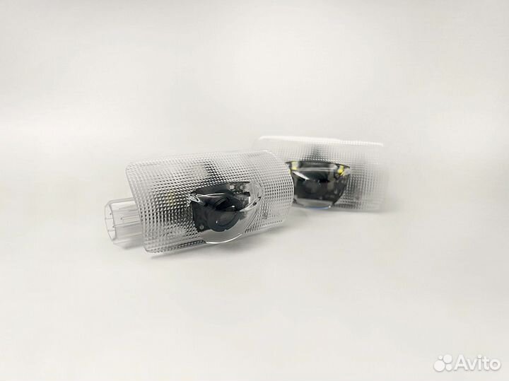 Проекция логотипа Toyota на двери Тип 2