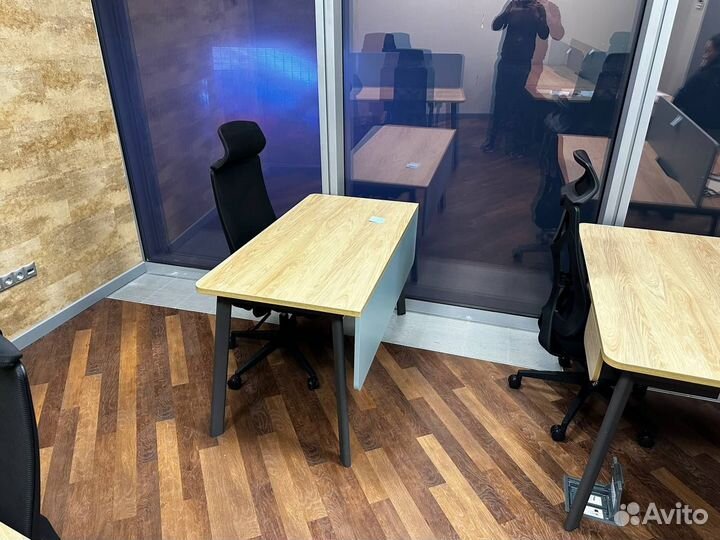 Офисные столы для сотрудников