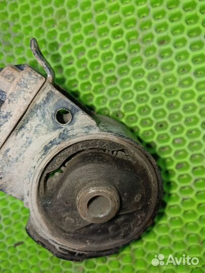 Подушка двигателя левая geely MK/cross