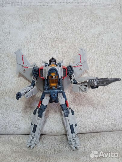 Робот-трансформер Hasbro истребитель