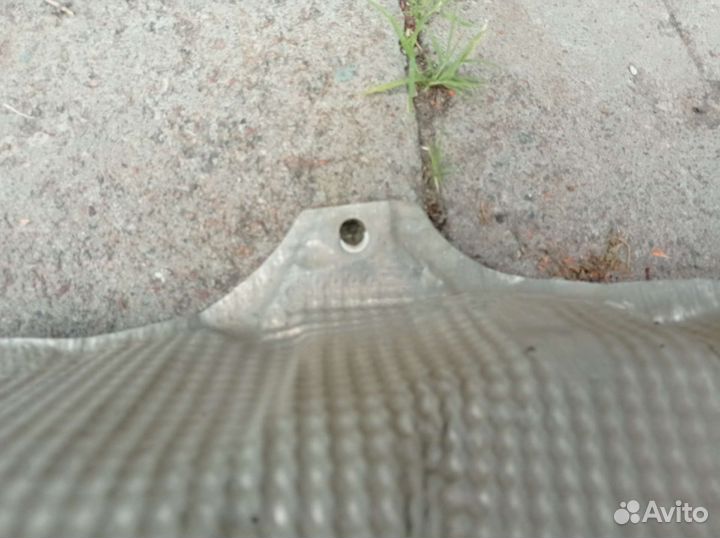 Теплозащитный экран глушителя передний Toyota