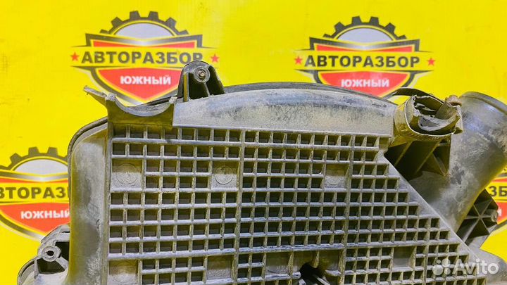 Корпус воздушного фильтра Renault Logan