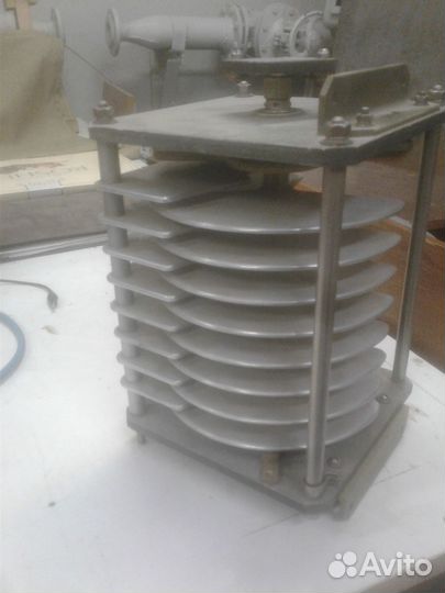 Высоковольтный конденсатор переменной ёмкости кпе