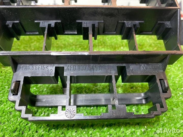 Кронштейн блока предохранителей Audi A6 C6 BDX