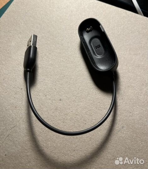Зарядка для фитнес браслета Mi Band 4