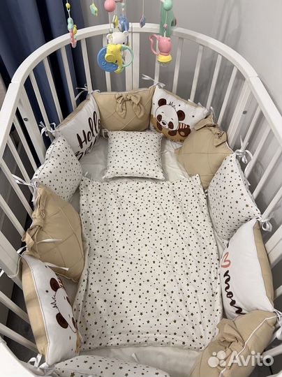 Детская кроватка с маятником белая