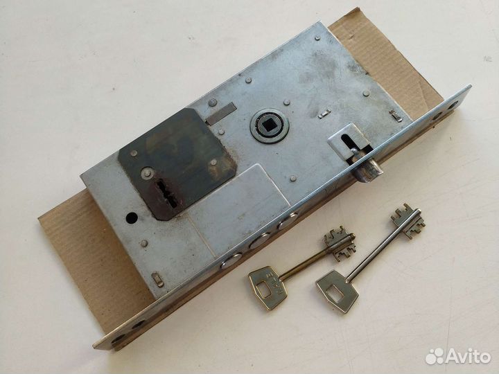 Замок на входную дверь