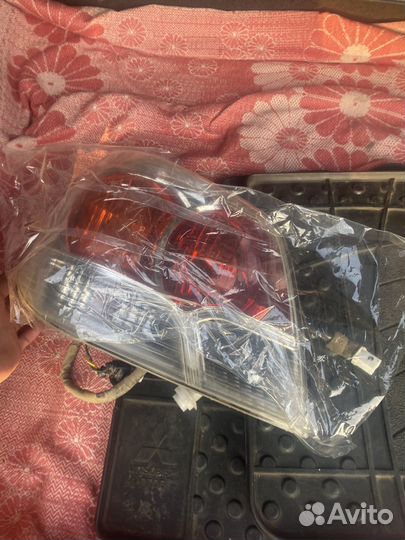 Задний левый фонарь mitsubishi outlander