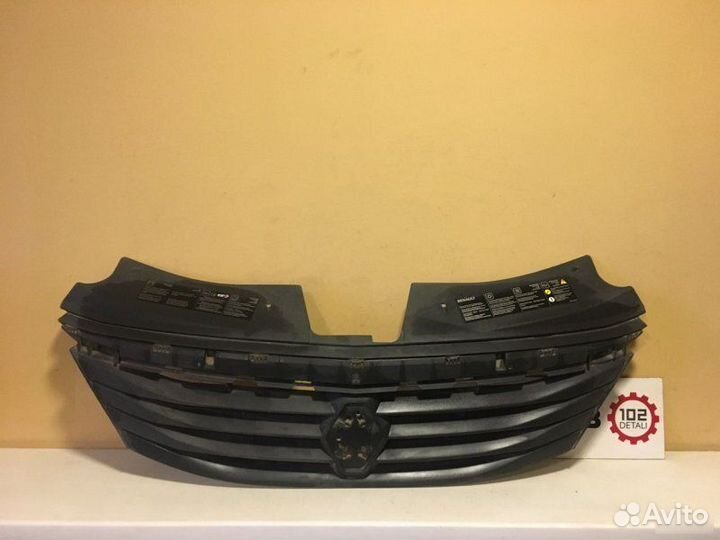 Решетка радиатора Renault Logan