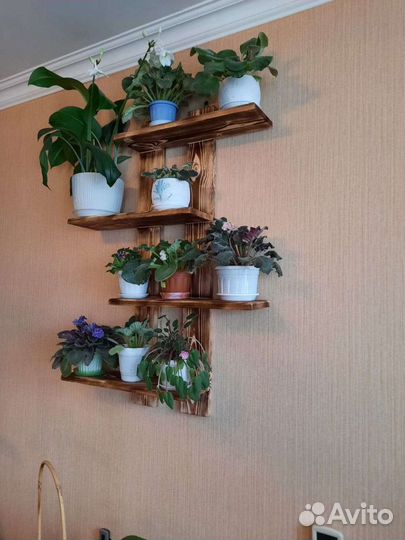Полка для цветов из дерева