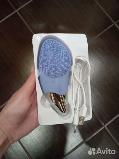 Массажер для лица новый