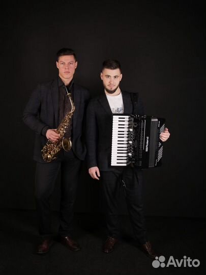 Саксофонист и аккордеонист; Живая музыка;DJ;диджей