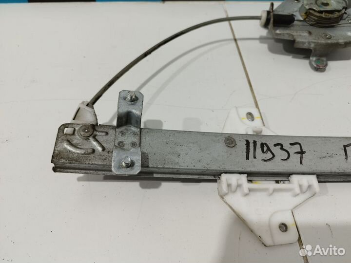 Стеклоподъемник электр. задний правый RIO 2011