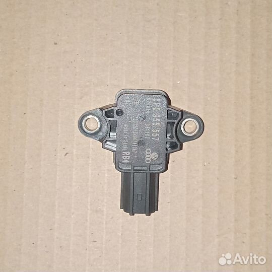 Датчик AIR BAG Audi A3 передний правый 8P0955557