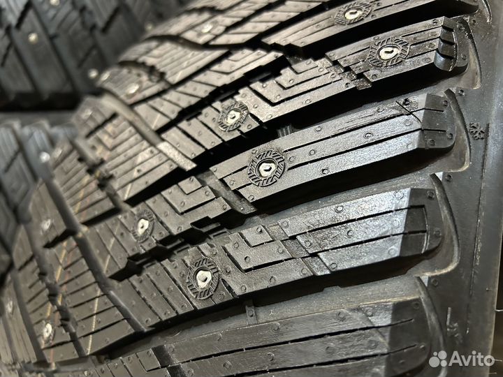 Goodyear UltraGrip Ice Arctic SUV 275/40 R20 106T