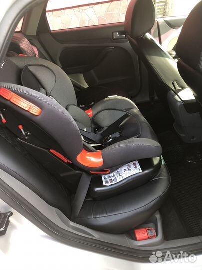 Автомобильное кресло
