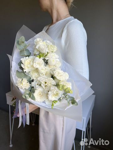 Букет цветов в белой гамме