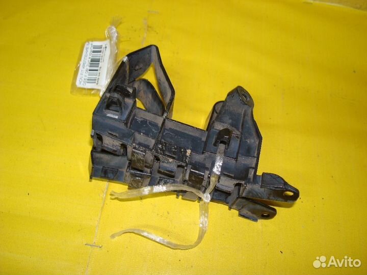 Крепление бампера Honda Fit GE6 (Переднее)