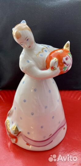 Статуэтка девука с чайником и котиком Дулево СССР