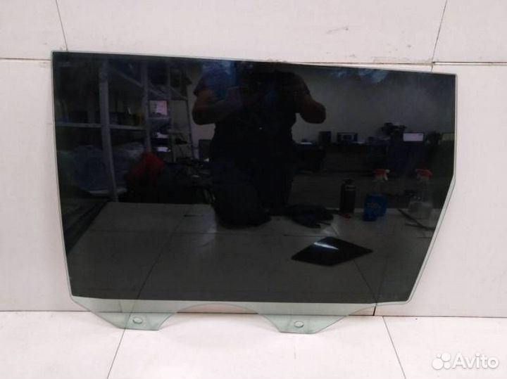 Стекло двери задней левой Volkswagen Touareg 7L 20