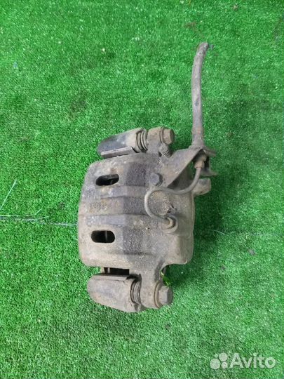 Суппорт тормозной передний левый Mitsubishi Pajero