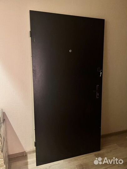 Дверь входная металлическая от застройщика