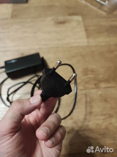 Зарядное устройство для ноутбука (адаптер)