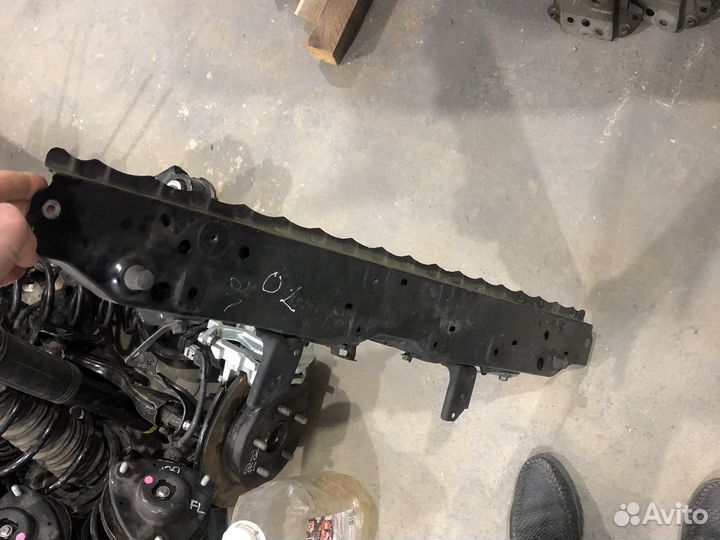 Верхняя планка телевизора камри 70 75