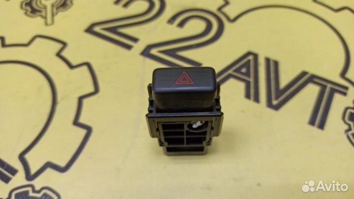 Кнопка аварийной сигнализации Toyota Windom MCV21