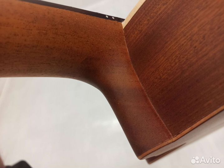 Классическая гитара Alhambra 8.000