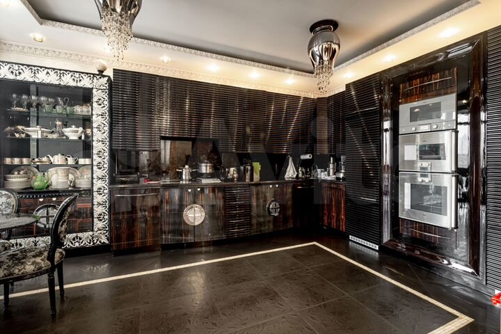 6-к. квартира, 200 м², 5/19 эт.