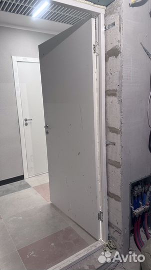 Дверь белая новая