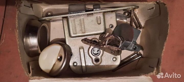 Замки навесные и дверные