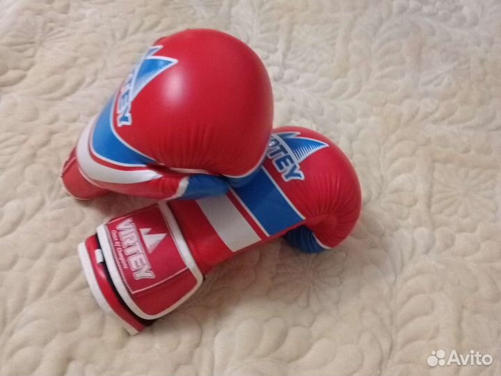 Боксерские перчатки 10 oz