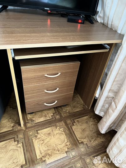 Компьютерный стол