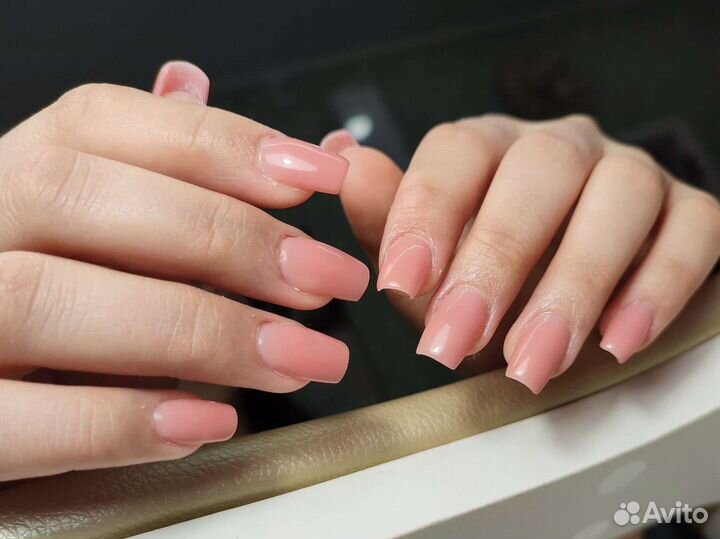 Модель на маникюр