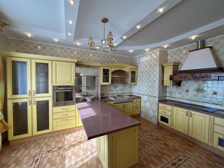 4-к. квартира, 132 м², 10/12 эт.