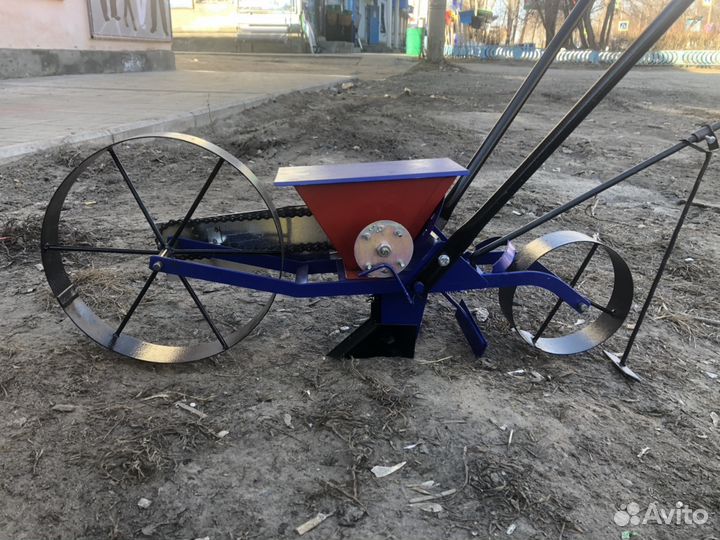 Сеялка ручная