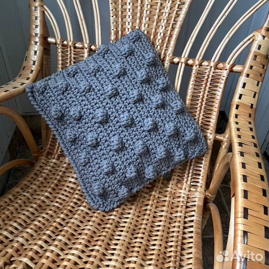 Интерьерные вязаные подушки