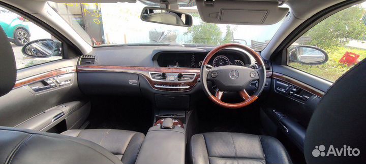 В разборе из Японии Mercedes Benz S500 W221 Long