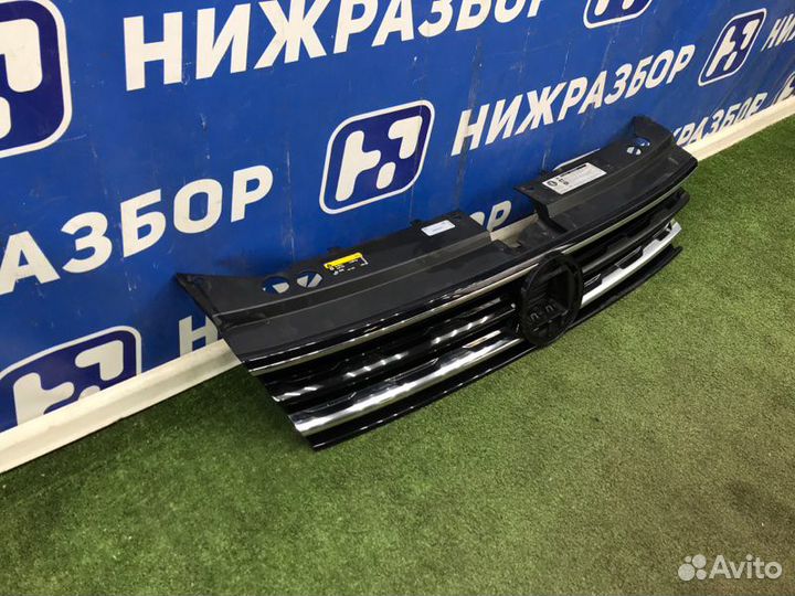 Решетка радиатора передняя Volkswagen Tiguan 2017