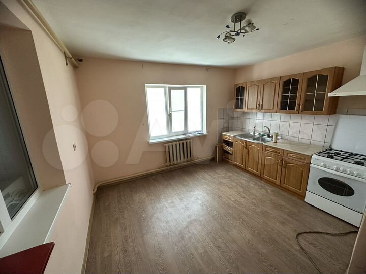 2-к. квартира, 58 м², 1/2 эт.